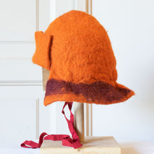 Carica l&#39;immagine nel visualizzatore di Gallery, BORN- hat in handmade felt