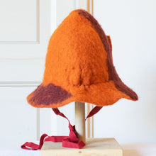 Carica l&#39;immagine nel visualizzatore di Gallery, BORN- hat in handmade felt