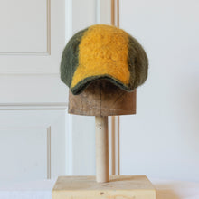 Load image into Gallery viewer, GROE- hat in handmade felt
