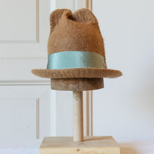 Carica l&#39;immagine nel visualizzatore di Gallery, MICKY- hat in handmade felt and natural dyes
